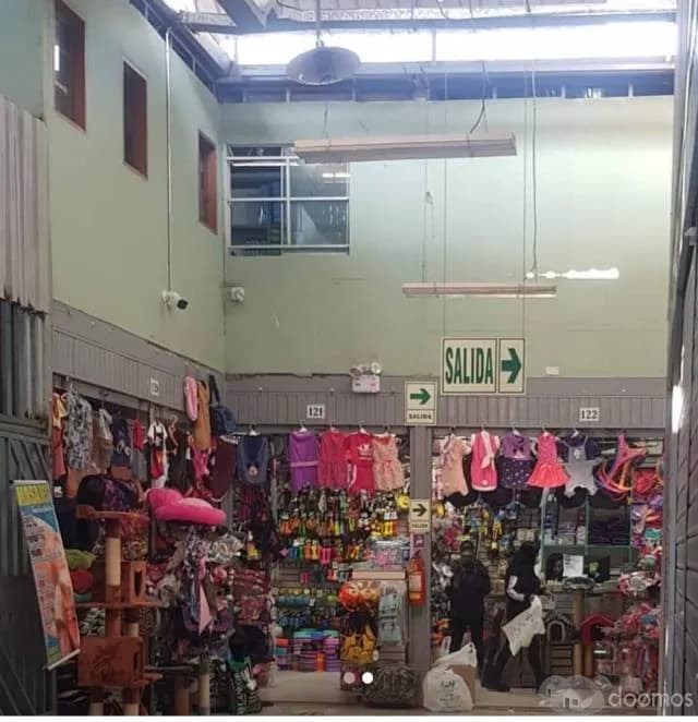 VENDO DOS PUESTOS JUNTOS CON ALMACEN — foto 1