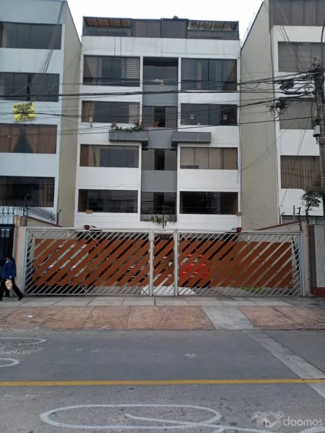 Venta de Departamento con estacionamiento en San Borja — foto 8