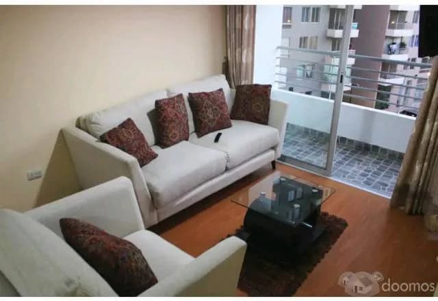 Departamento en condominio de 3 dormitorios y 2 baños. Con cochera — foto 1
