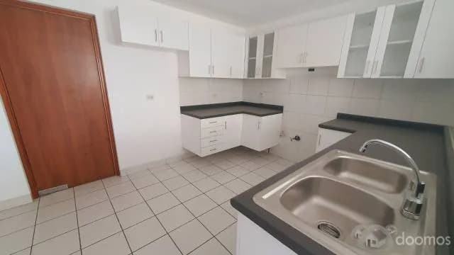 EN VENTA AMPLIO Y ACOGEDOR DEPARTAMENTO EN SAN BORJA — foto 4