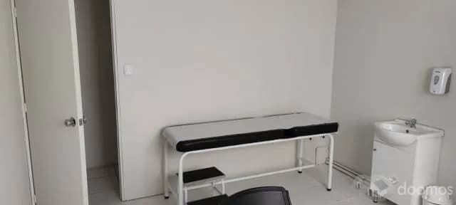 SE ALQUILA COMO OFICINA O CONSULTORIO — foto 1