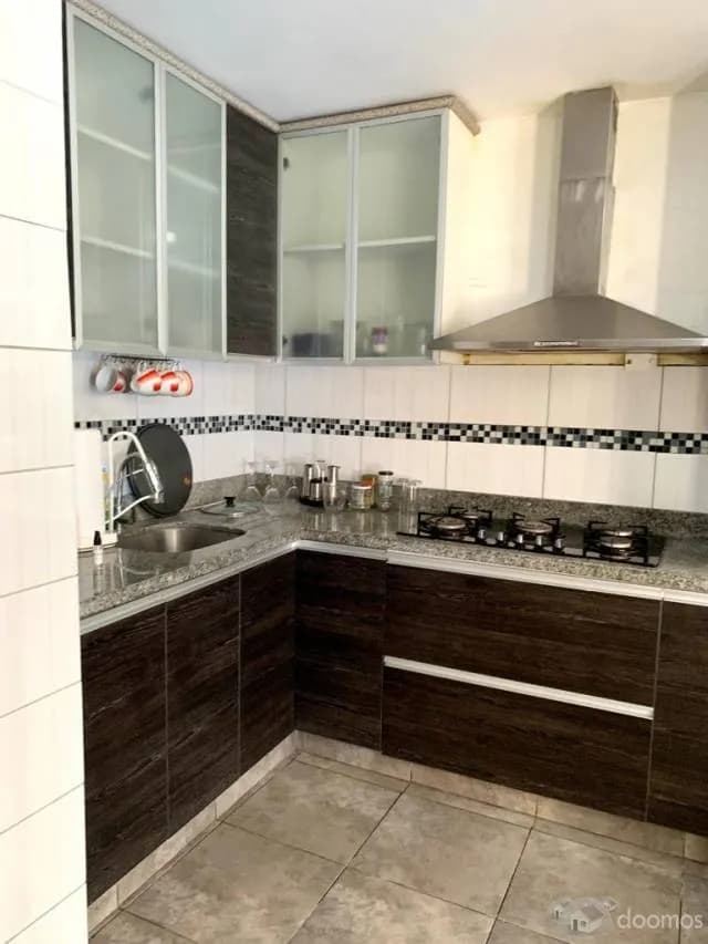 Alquilo linda casa Chalet limite Surquillo con San Isidro — foto 4