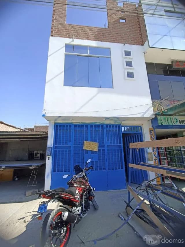 VENTA O ALQUILER DE CASA EN PLENA DOBLE VIA DE PAITA — foto 2