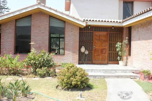 VENDO HERMOSA CASA CON TERRENO DE 1000 METROS — foto 1