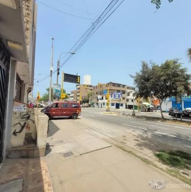 casa con negocio en plena avenida altamente comercial — foto 4