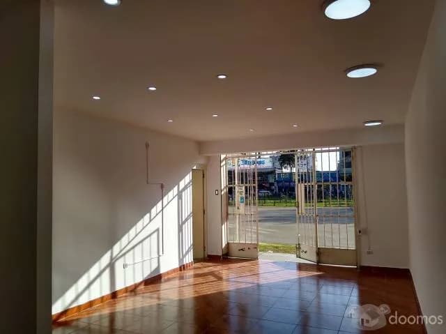 ALQUILER DE LOCAL COMERCIAL AL LADO DEL MEGAPLAZA — foto 2