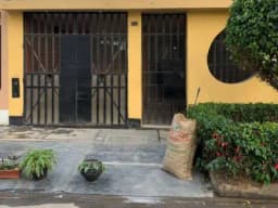 Casa como Terreno en Venta - Santiago de Surco