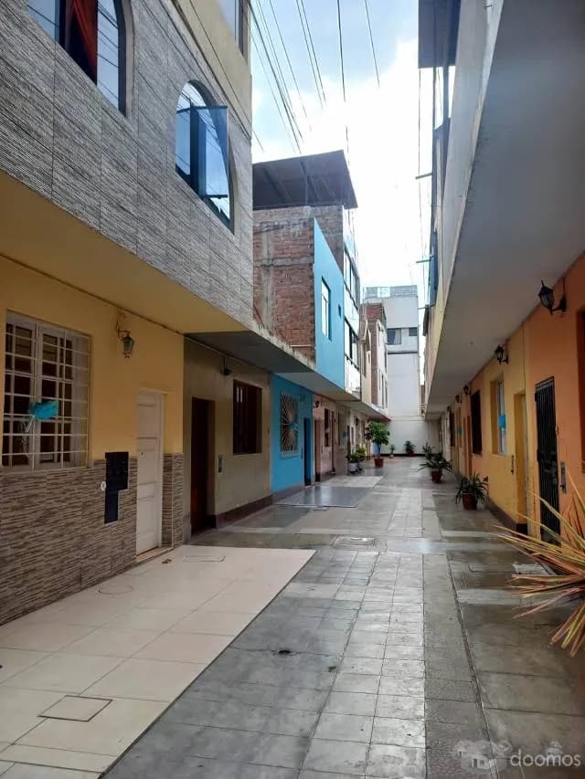 (SOLO LLAMAR AL TELÉFONO) SE VENDE CASA CENTRO DE TRUJILLO — foto 1