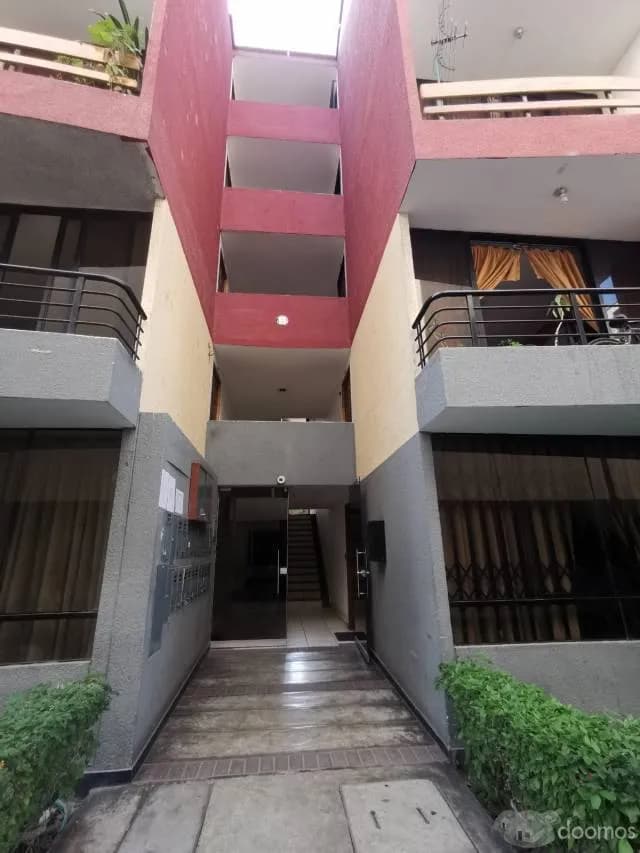 VENDO DEPARTAMENTO 1er PISO CON PATIO — foto 3