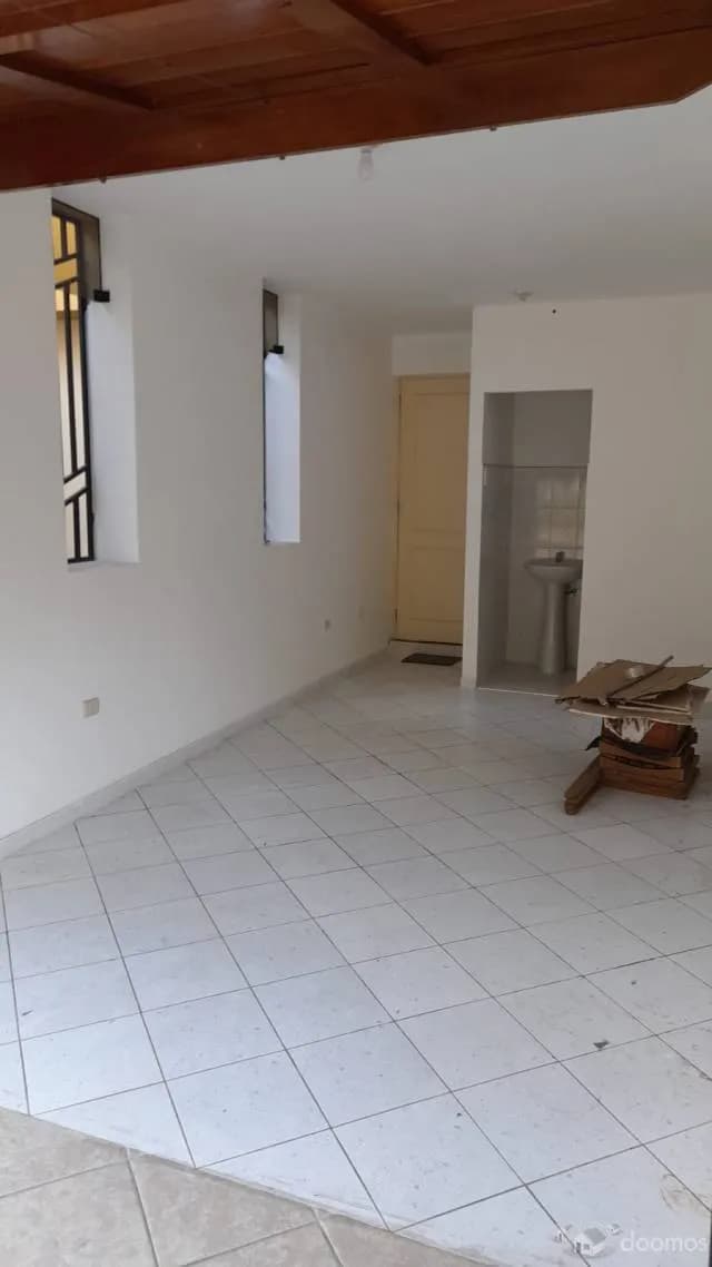 Se alquila local comercial Trujillo — foto 1