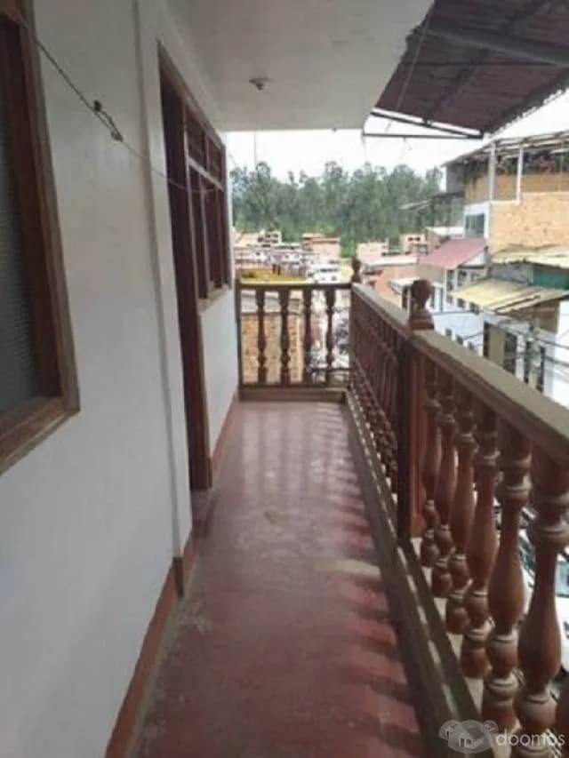 Edificio de 4 Pisos en El Centro Historico de Chachapoyas — foto 1