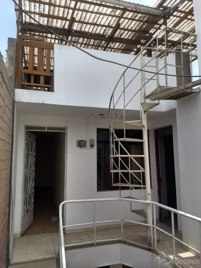 VENTA DE CASA EN COMAS 150 MIL DOLARES (3 PISOS Y AZOTEA) — foto 4