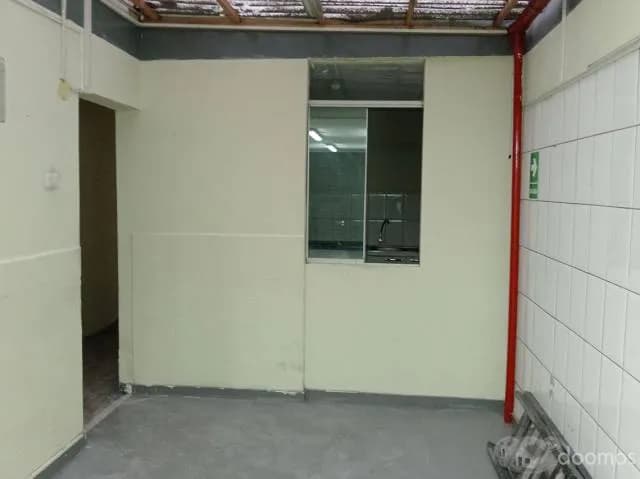 Alquilo Local Comercial en Av Nicolas Ayllon — foto 4