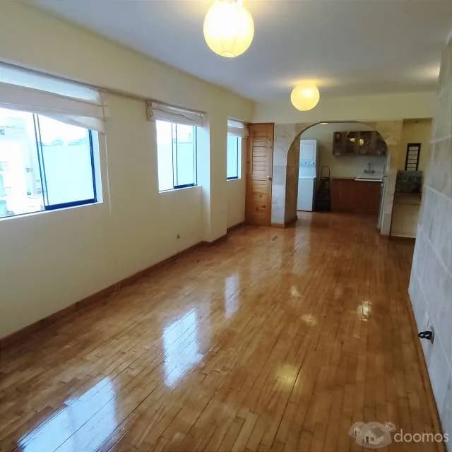 En venta Sofisticado Flat en Miraflores 180,000 $ — foto 1