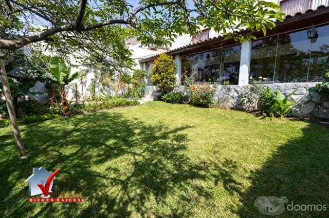 VENTA DE CASA COMO TERRENO EN LOS ALAMOS DE MONTERRICO, SURCO — foto 1