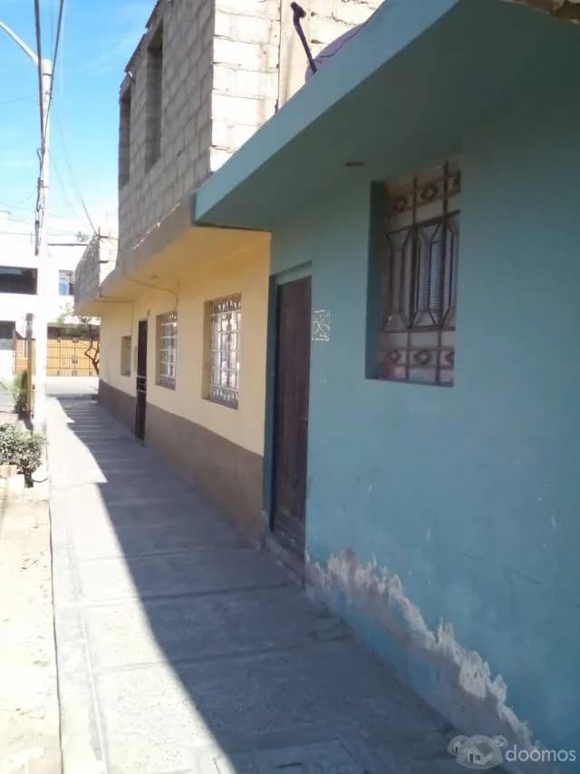 CASA DE ESQUINA GRANDE CERCA AL MERCADILLO BOLOGNESI — foto 3