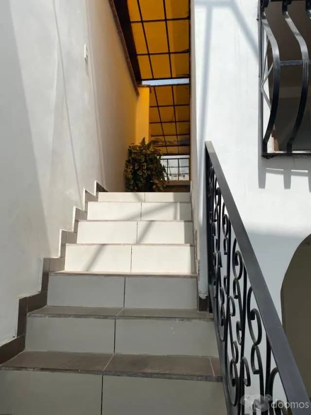 Ocasión. Vendo amplia casa Remodelada de 3 pisos — foto 3