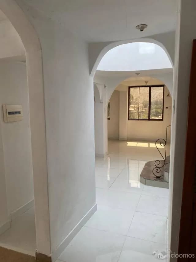 Ocasión. Vendo amplia casa Remodelada de 3 pisos — foto 6