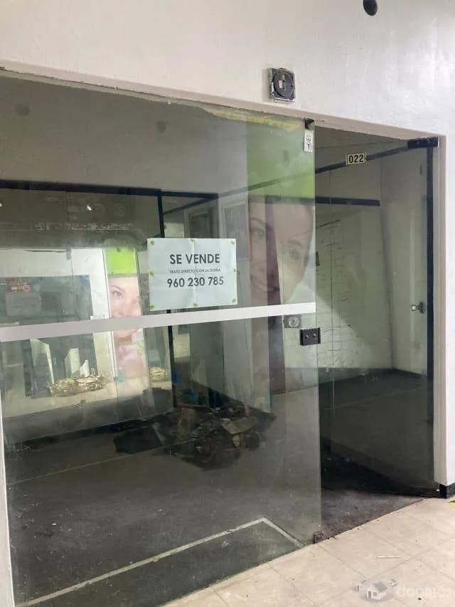 VENTA DE TIENDA EN CENTRO COMERCIAL MALENA EN MAGDALENA DEL MAR — foto 1