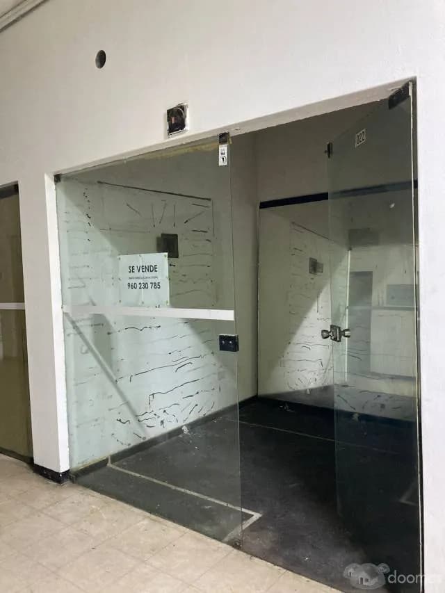 VENTA DE TIENDA EN CENTRO COMERCIAL MALENA EN MAGDALENA DEL MAR — foto 3