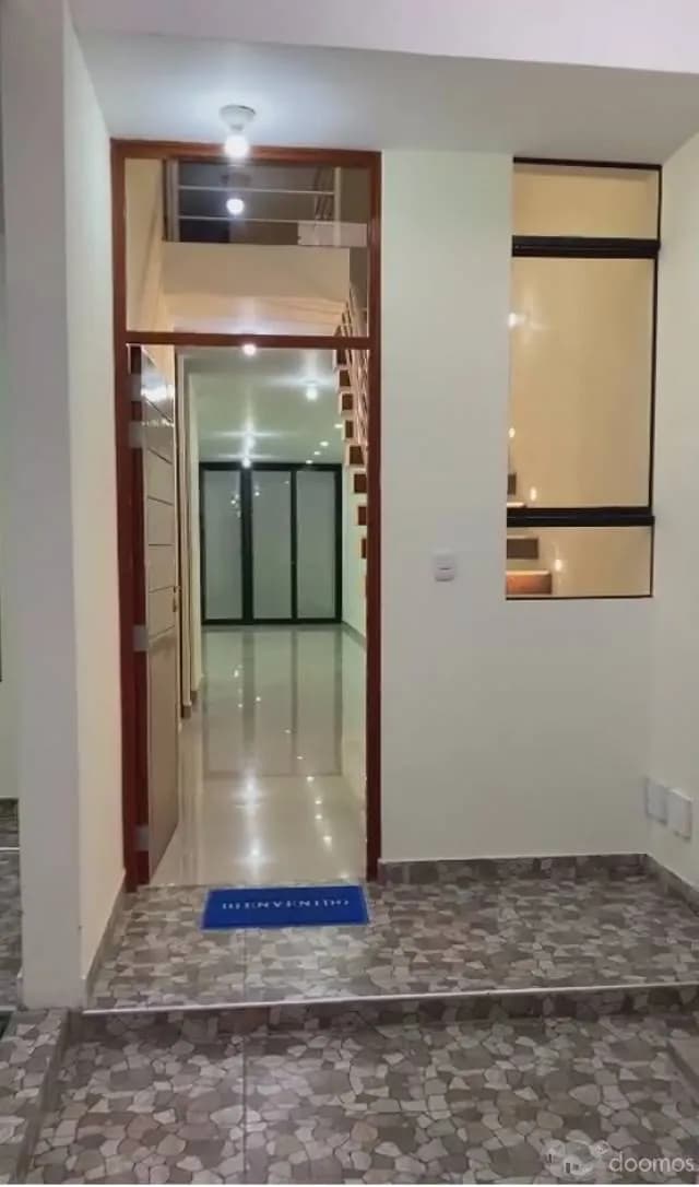 Venta de Casa de Estreno 2 pisos - Urb Monterrico IV — foto 3