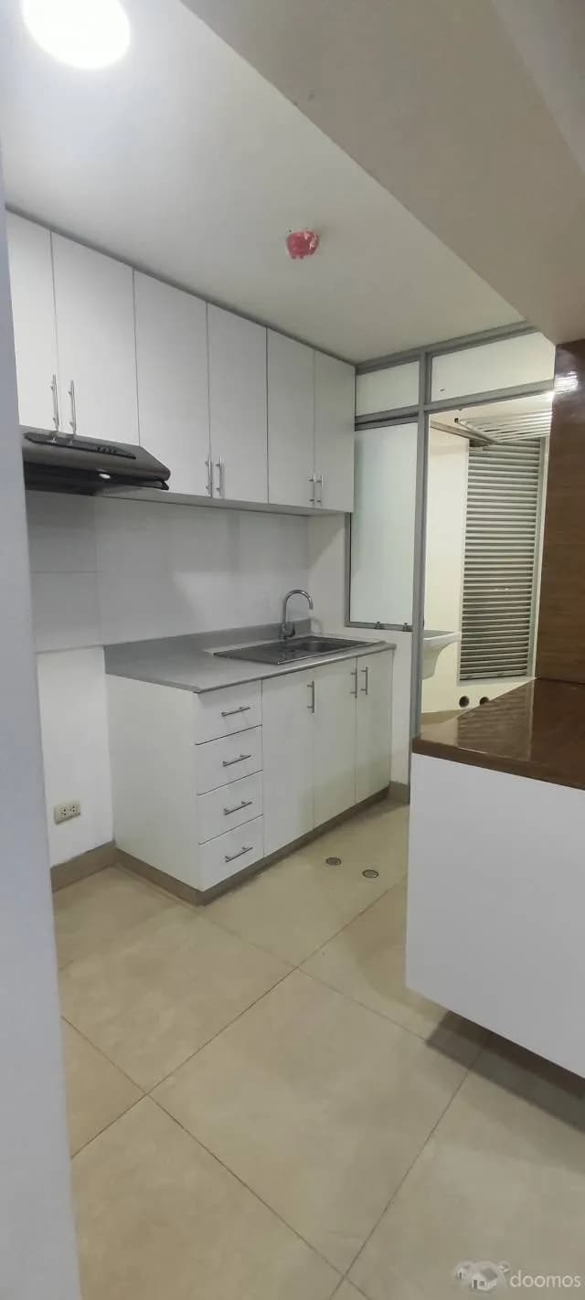ALQUILER DE MODERNO Y CENTRICO DEPARTAMENTO — foto 3
