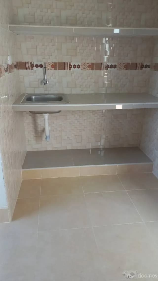 SE ALQUILA 3 HABITACIONES CON BAÑO PROPIO y MINI COCINA — foto 6