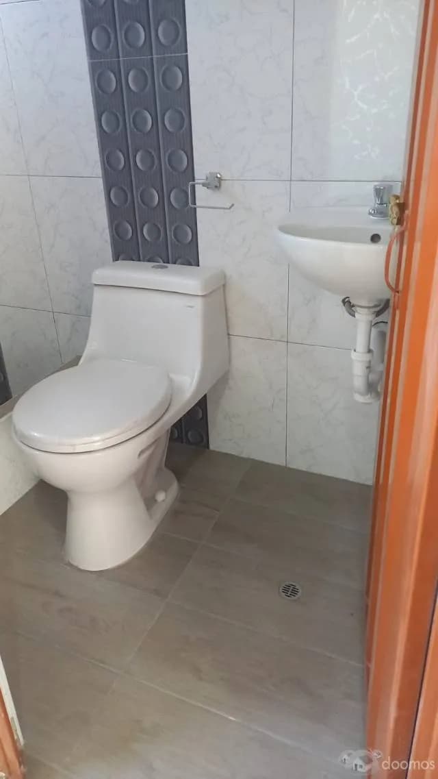 SE ALQUILA 3 HABITACIONES CON BAÑO PROPIO y MINI COCINA — foto 8