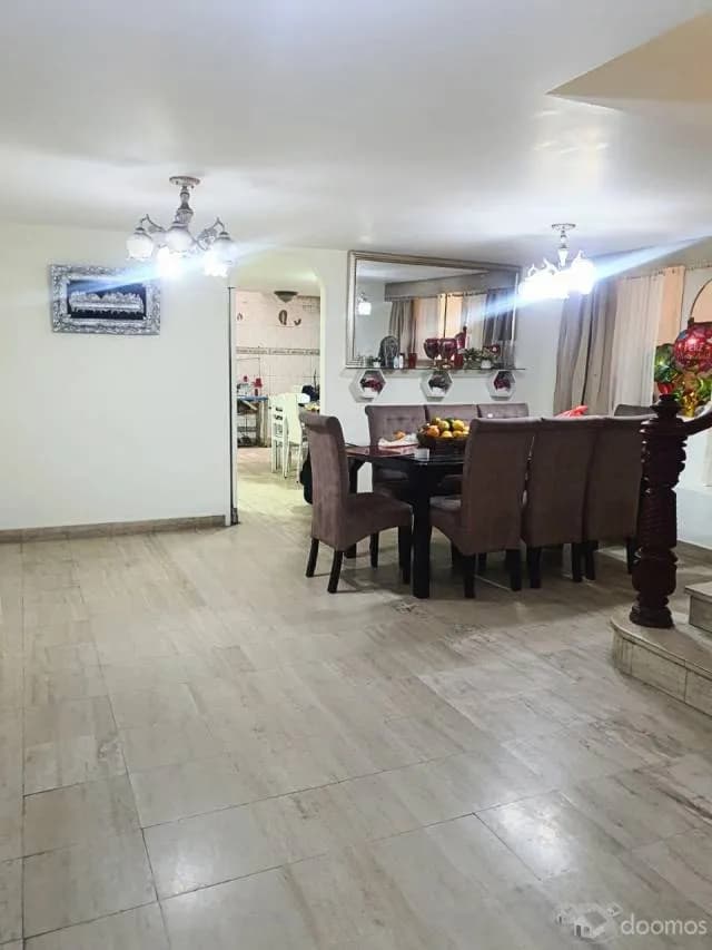 Espaciosa Casa/Local de 3 Pisos en Venta en Excelente Estado — foto 1