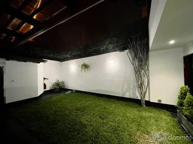 VENDO CASA EN URBANIZACIÓN CENTRO COMERCIAL MONTERRICO — foto 3