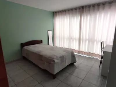 ALQUILER DE HABITACIÓN Y ESTACIONAMIENTO CERCA A LA UNIVERSIDAD DE LIMA Y JOCKEY PLAZA