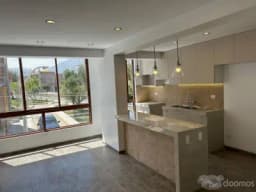 Cerro Colorado, Departamento En Estreno, Piso 3, Frente A Parque, Con Ascensor, Precio Insuperable!!