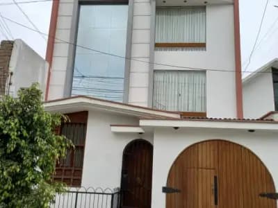 Casa para vivienda, bien ubicada, cerca a Centros Comerciales