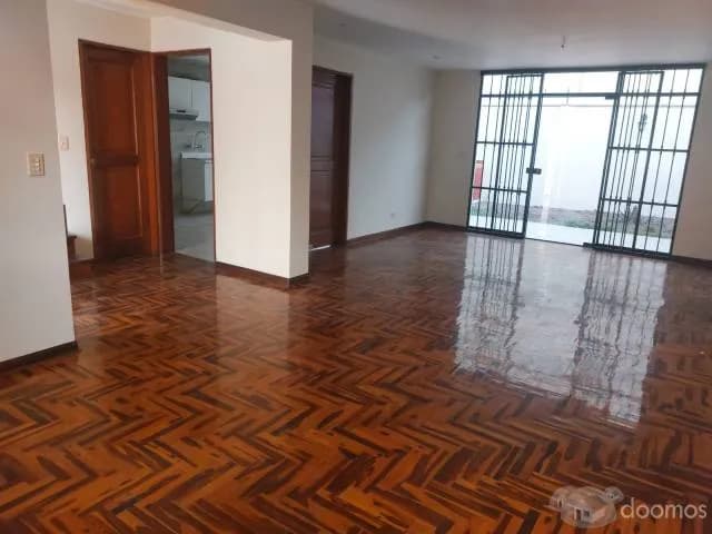 ALQUILO HERMOSA CASA DE TRES PISO — foto 2