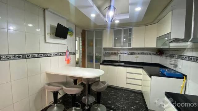 ALQUILER DE AMPLIO Y BONITO DEPARTAMENTO EN COMAS — foto 5