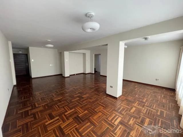A 1 Cuadra de Av Javier Prado, Magdalena, Límite con San Isidro. — foto 1
