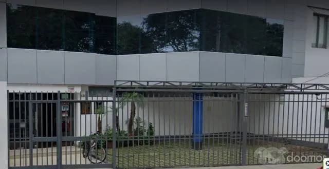 Alquiler de Oficina Amplia en Zona Comercial — foto 1