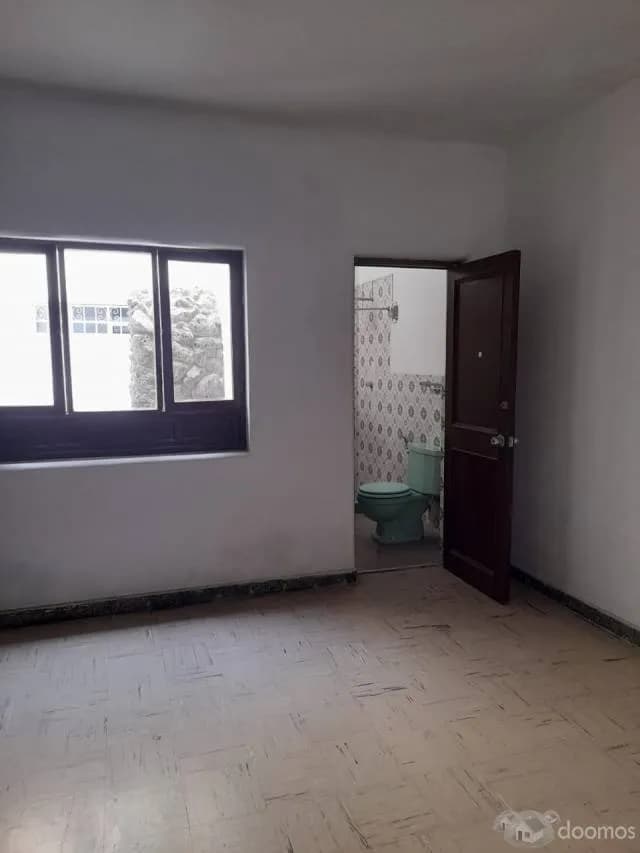 OCASIÓN ÚNICA – VENTA DE AMPLIO PRIMER PISO EN EL CENTRO DE TRUJILLO — foto 4