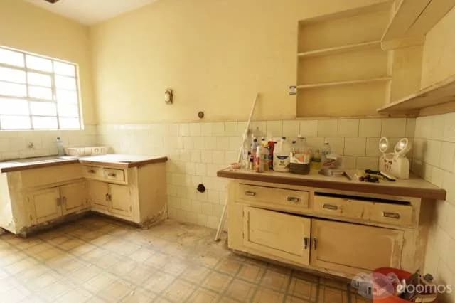 CASA DE 2 PISOS EN MIRAFLORES PARA RENOVAR O EDIFICAR EXCELENTE PARA RESTAURANTE — foto 1