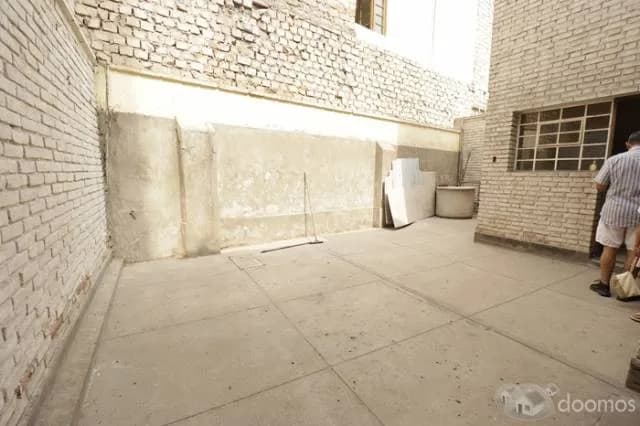CASA DE 2 PISOS EN MIRAFLORES PARA RENOVAR O EDIFICAR EXCELENTE PARA RESTAURANTE — foto 6