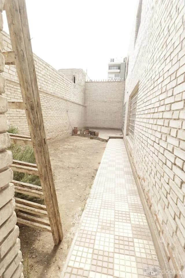 CASA DE 2 PISOS EN MIRAFLORES PARA RENOVAR O EDIFICAR EXCELENTE PARA RESTAURANTE — foto 7