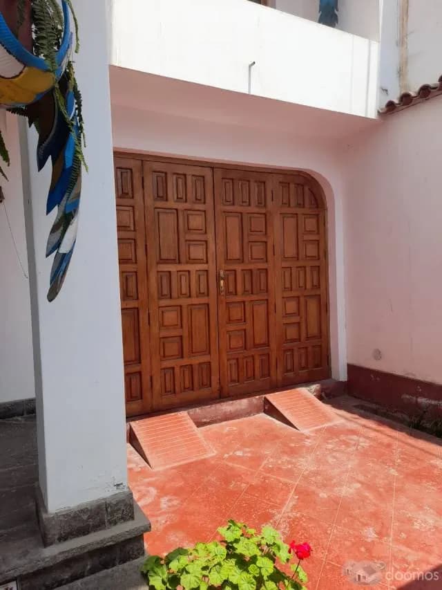 ¡AMPLIA RESIDENCIA EN VENTA – URB. EL RECREO! — foto 5