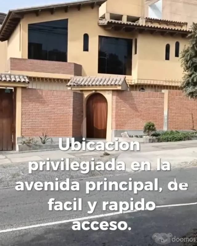 VENTA DE CASA EN LAS LOMAS DE LA MOLINA VIEJA  CON PISCINA — foto 1