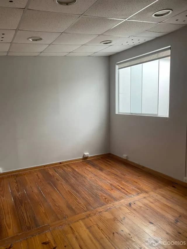 SE ALQUILAN OFICINAS EN URB LAS QUINTANAS. — foto 2