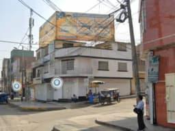 Local comercial en plena avenida Tupac Amaru