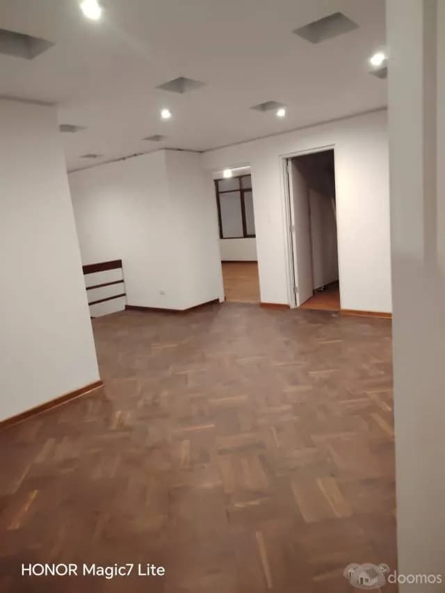 HERMOSA Y BIEN DISTRIBUIDA CASA EN SAN ISIDRO-CÓRPAC. — foto 4