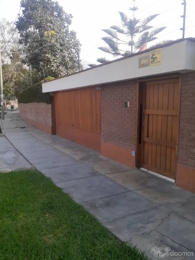 Vendo Casa en Av. Los Cedros cuadra 14 - Chacalacayo — foto 1