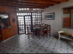 Venta de vivienda como terreno en la zona exclusiva de Las Delicias - Zona El Triangulo