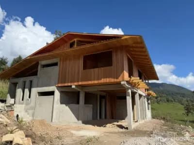 Se Vende Hermosa Casa de Campo en Construcción – Oxapampa