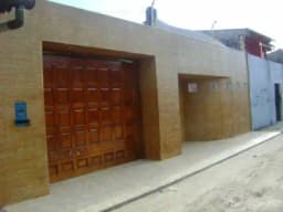 CASA EN URBANIZACION DE 10X20,COCHERA Y TERRAZA,4 DORMITORIOS $230,000 NEGOCIABLES